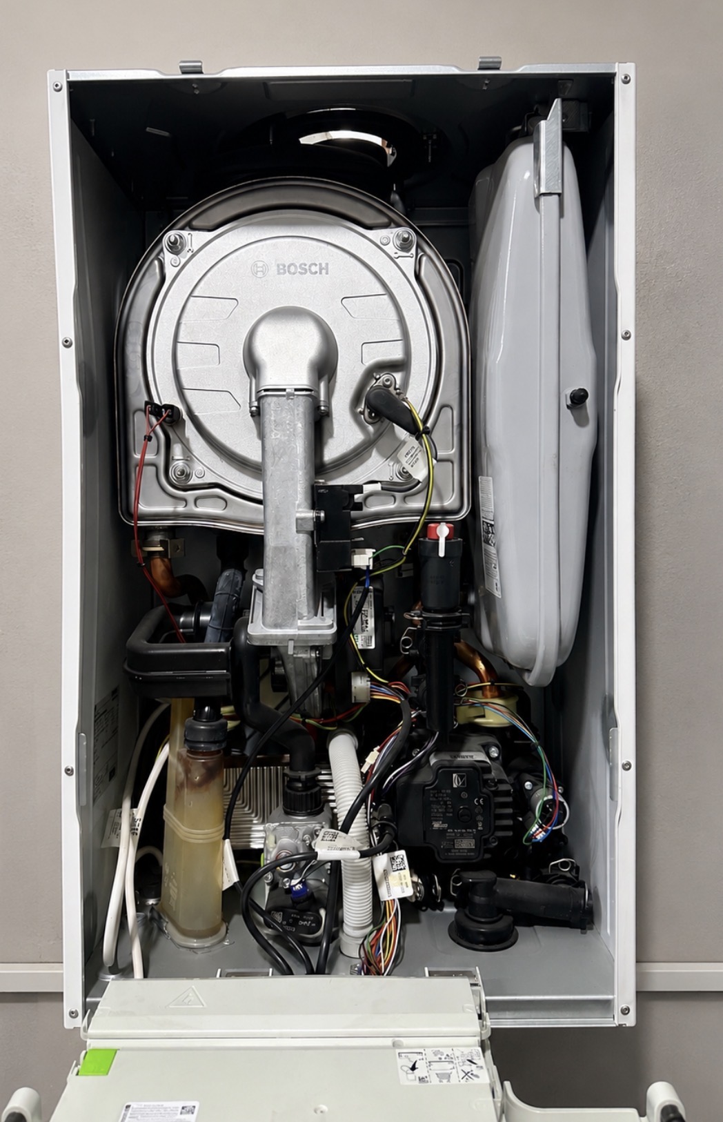 Bosch Condens 1200 W GC1200W 24 C23 Tam Yoğuşmalı Kombi Bosch Condens 1200 W GC1200W 24 C23 Tam Yoğuşmalı Kombi